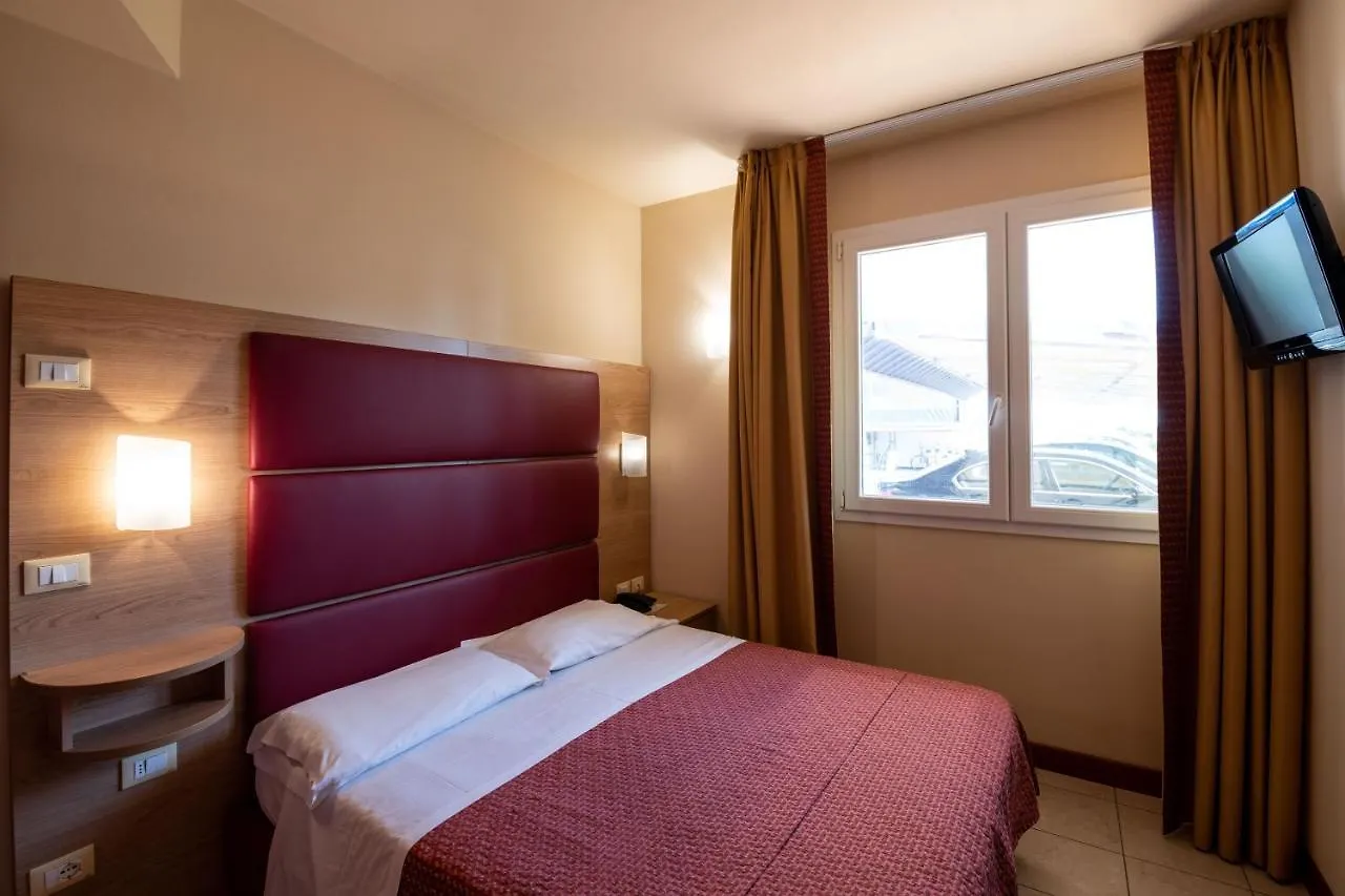Hotel Mondial Lido di Jesolo 3*,