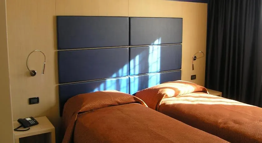 Hotel Mondial Lido di Jesolo 3*,  Italy